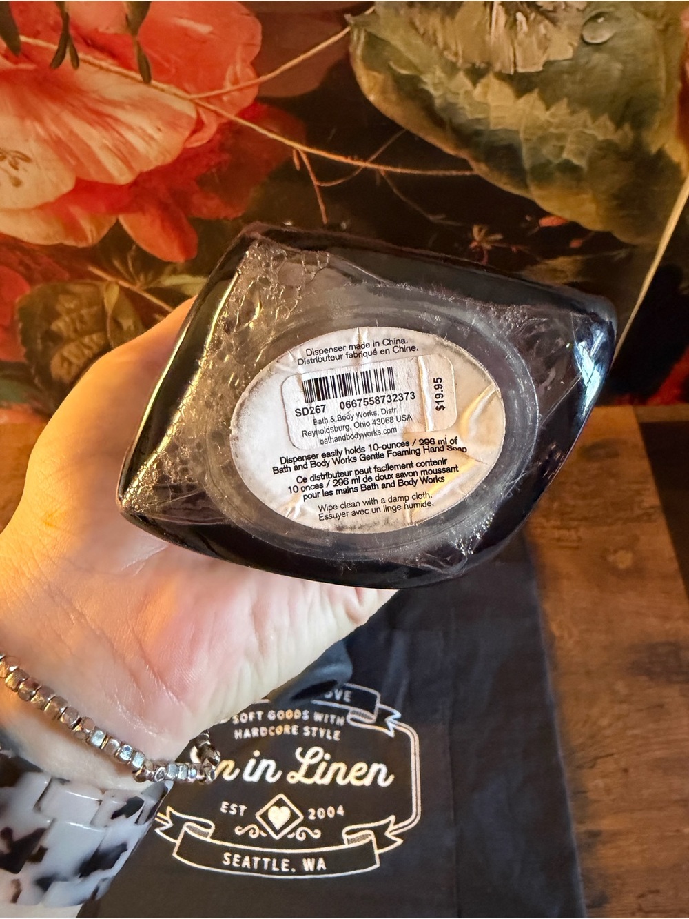 Bath and Body Works refillable black foam
Soap dispenser and hand sanitizer case - Picture 3 of 8
